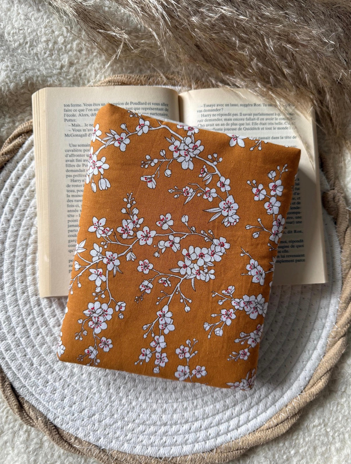 Housse de livre moutarde - Format poche Hiona Créations