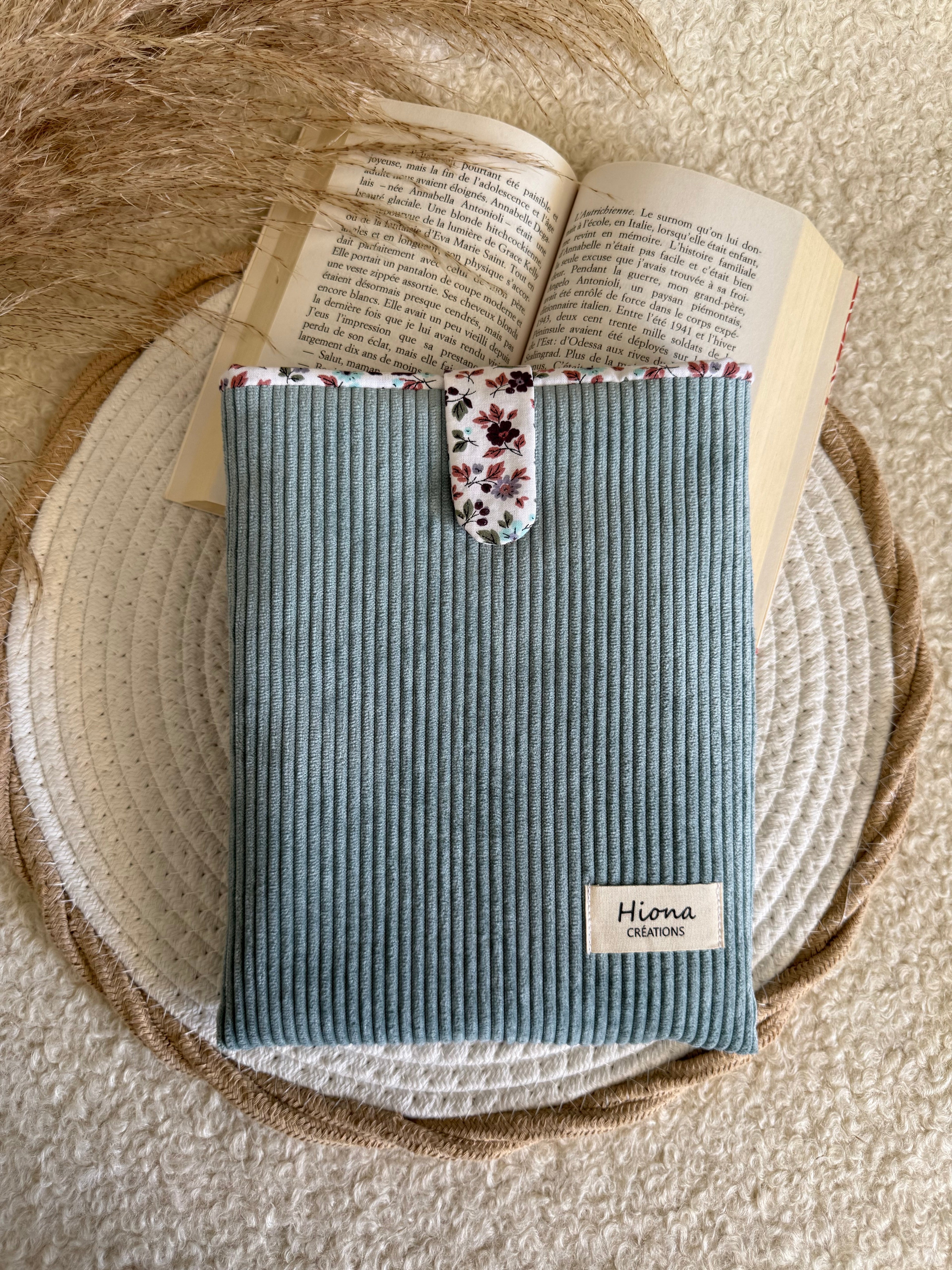Housse de livre Cécile - Format broché Hiona Créations